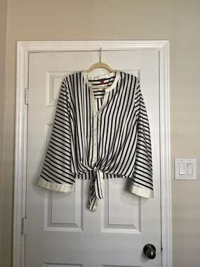 Vince Camuto Striped Tie-Front Bell Sleeve Blouse Size 1X